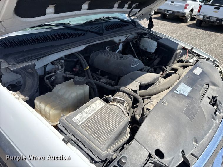 image for item ET6162 2006 GMC Sierra 3500 truck cab and chassis