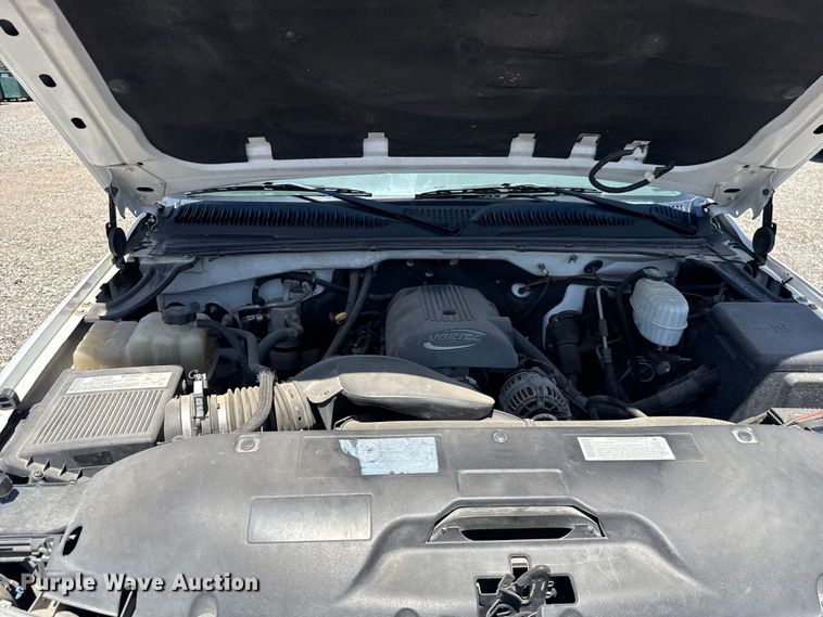 image for item ET6162 2006 GMC Sierra 3500 truck cab and chassis