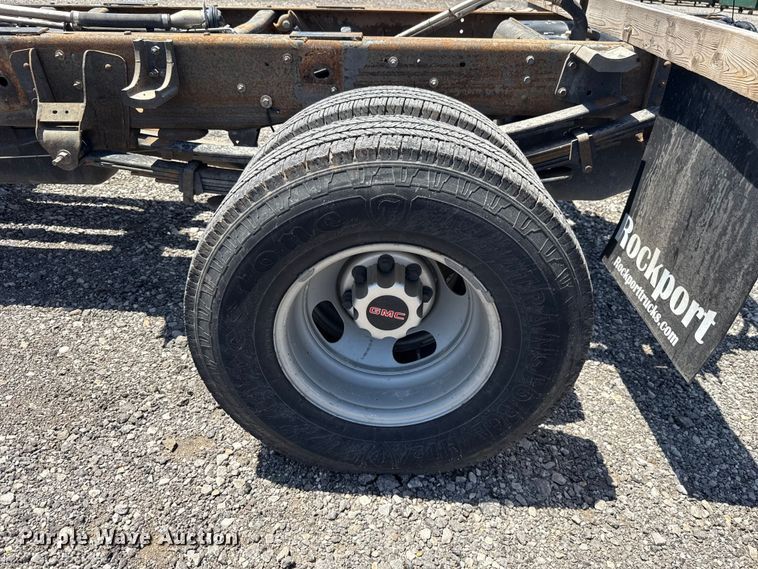 image for item ET6162 2006 GMC Sierra 3500 truck cab and chassis