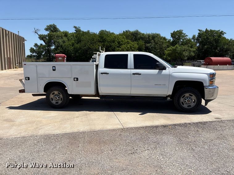 image for item ET6163 2016 Chevrolet Silverado 2500HD Crew Cab utility bed pickup truck