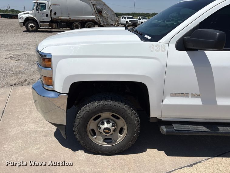 image for item ET6163 2016 Chevrolet Silverado 2500HD Crew Cab utility bed pickup truck