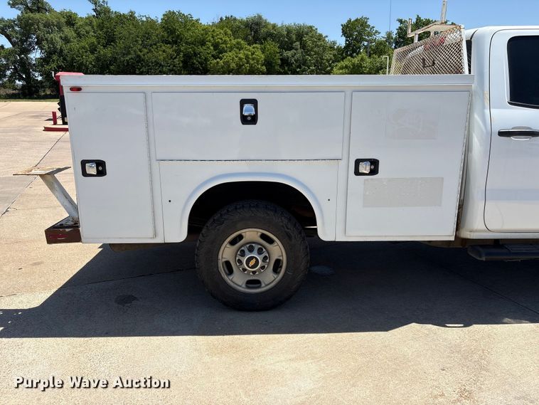 image for item ET6163 2016 Chevrolet Silverado 2500HD Crew Cab utility bed pickup truck