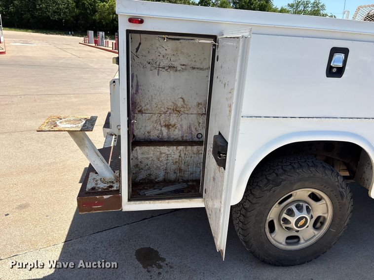 image for item ET6163 2016 Chevrolet Silverado 2500HD Crew Cab utility bed pickup truck