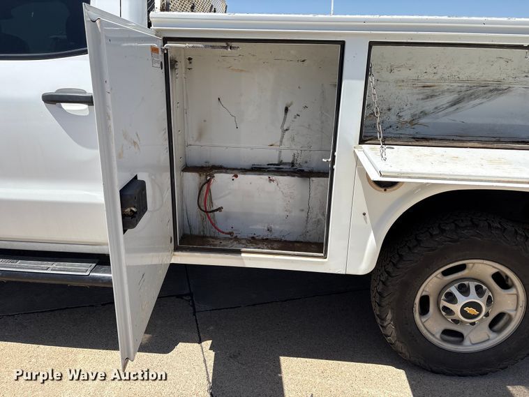 image for item ET6163 2016 Chevrolet Silverado 2500HD Crew Cab utility bed pickup truck