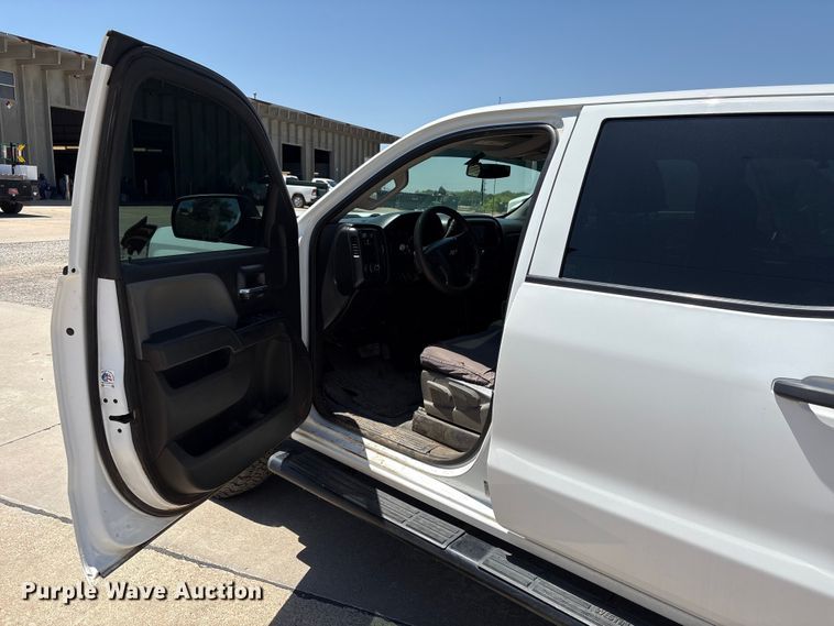image for item ET6163 2016 Chevrolet Silverado 2500HD Crew Cab utility bed pickup truck