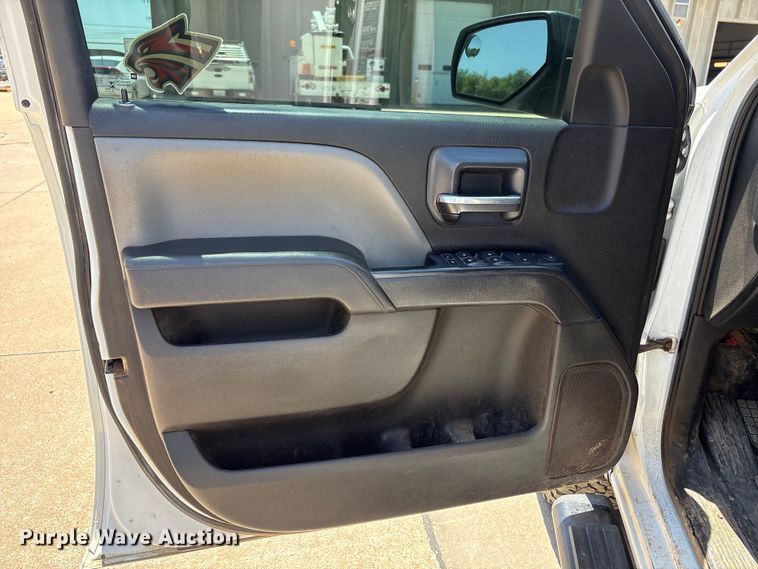 image for item ET6163 2016 Chevrolet Silverado 2500HD Crew Cab utility bed pickup truck