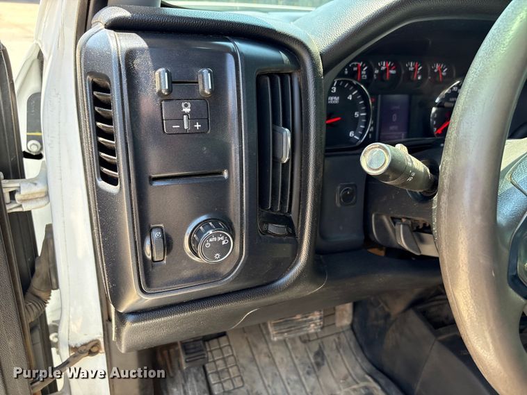 image for item ET6163 2016 Chevrolet Silverado 2500HD Crew Cab utility bed pickup truck