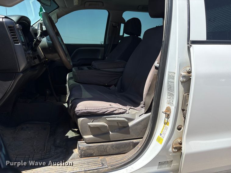 image for item ET6163 2016 Chevrolet Silverado 2500HD Crew Cab utility bed pickup truck