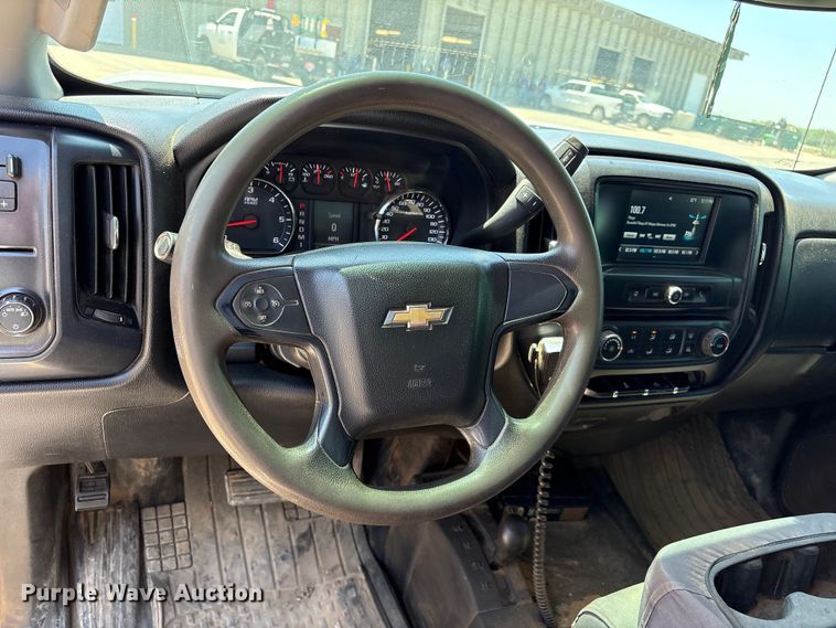 image for item ET6163 2016 Chevrolet Silverado 2500HD Crew Cab utility bed pickup truck