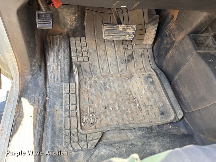 image for item ET6163 2016 Chevrolet Silverado 2500HD Crew Cab utility bed pickup truck