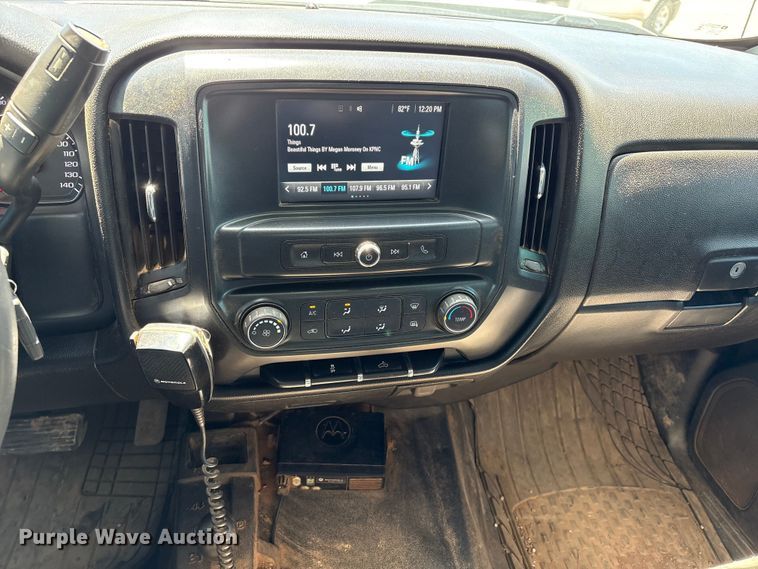 image for item ET6163 2016 Chevrolet Silverado 2500HD Crew Cab utility bed pickup truck