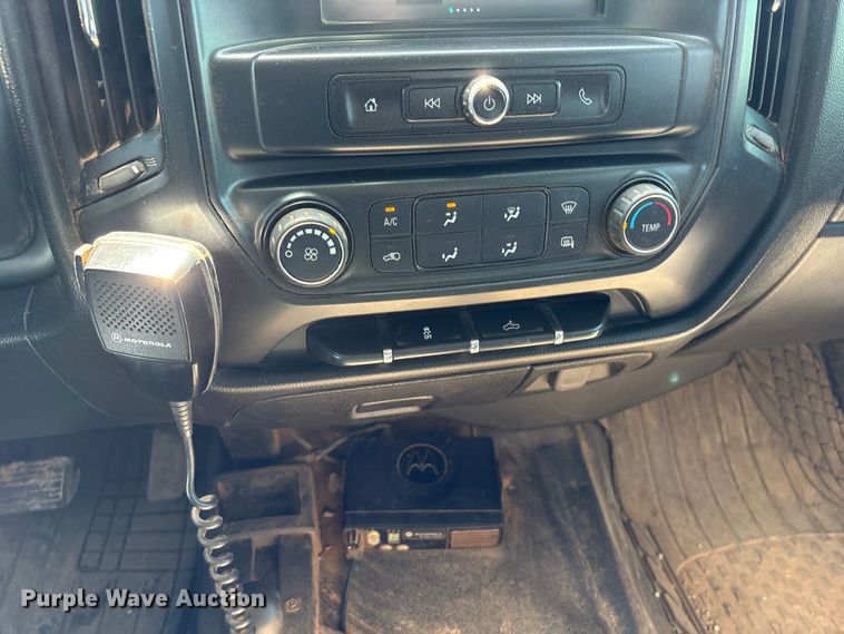 image for item ET6163 2016 Chevrolet Silverado 2500HD Crew Cab utility bed pickup truck