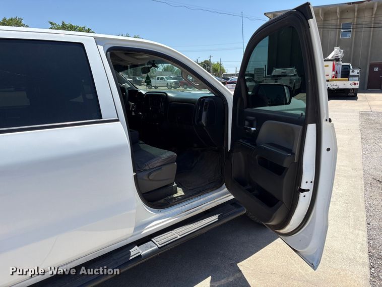 image for item ET6163 2016 Chevrolet Silverado 2500HD Crew Cab utility bed pickup truck