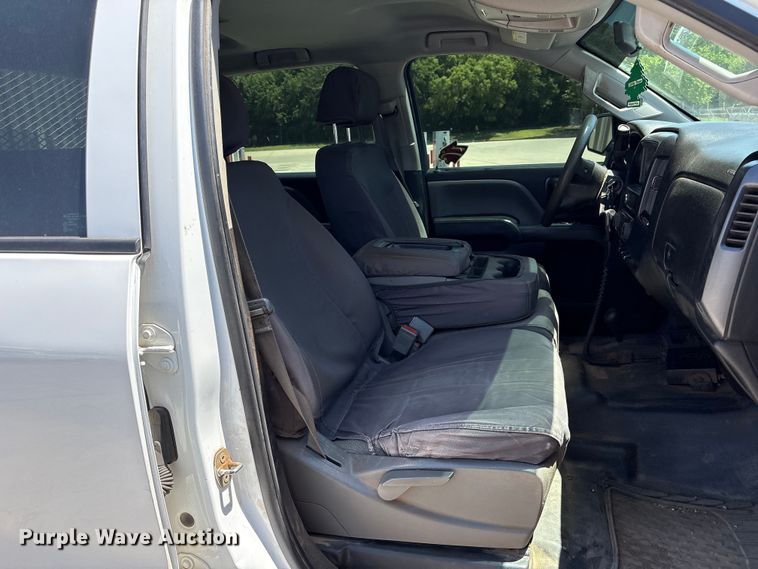 image for item ET6163 2016 Chevrolet Silverado 2500HD Crew Cab utility bed pickup truck
