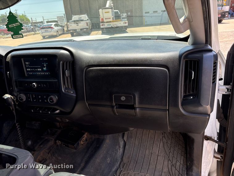 image for item ET6163 2016 Chevrolet Silverado 2500HD Crew Cab utility bed pickup truck