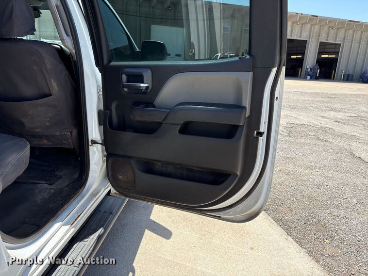 image for item ET6163 2016 Chevrolet Silverado 2500HD Crew Cab utility bed pickup truck