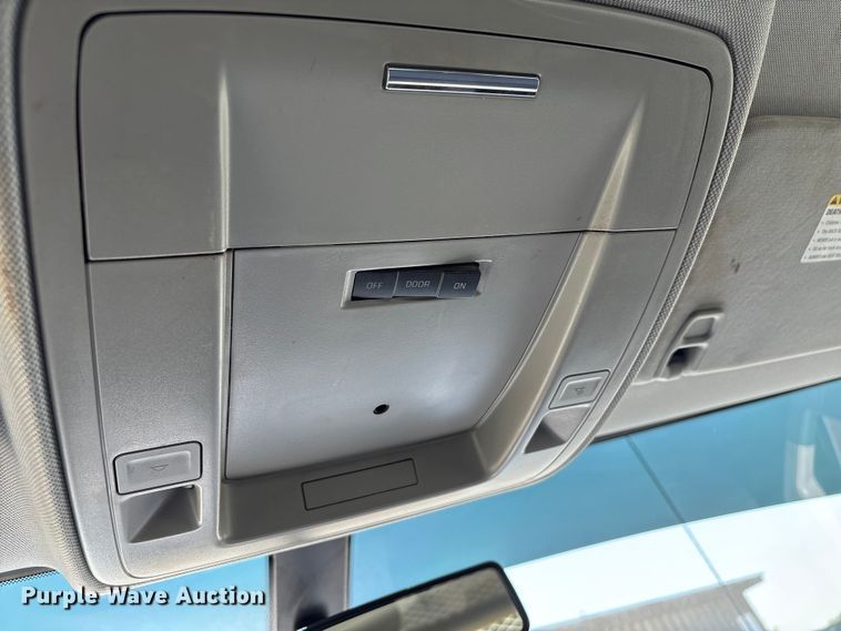 image for item ET6163 2016 Chevrolet Silverado 2500HD Crew Cab utility bed pickup truck