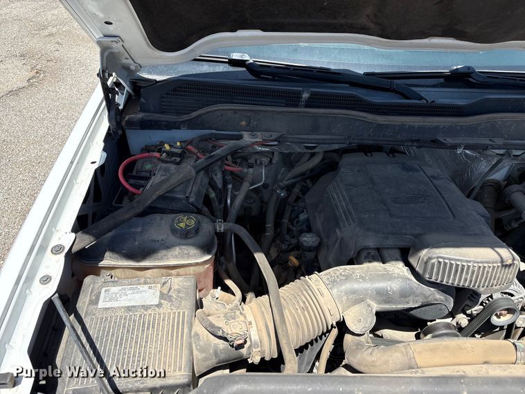 image for item ET6163 2016 Chevrolet Silverado 2500HD Crew Cab utility bed pickup truck