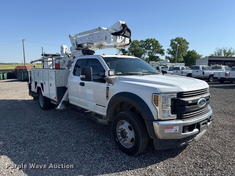 image for item ET6164 2019 Ford F550 Super Duty XL bucket truck