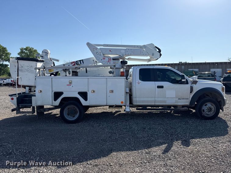 image for item ET6164 2019 Ford F550 Super Duty XL bucket truck