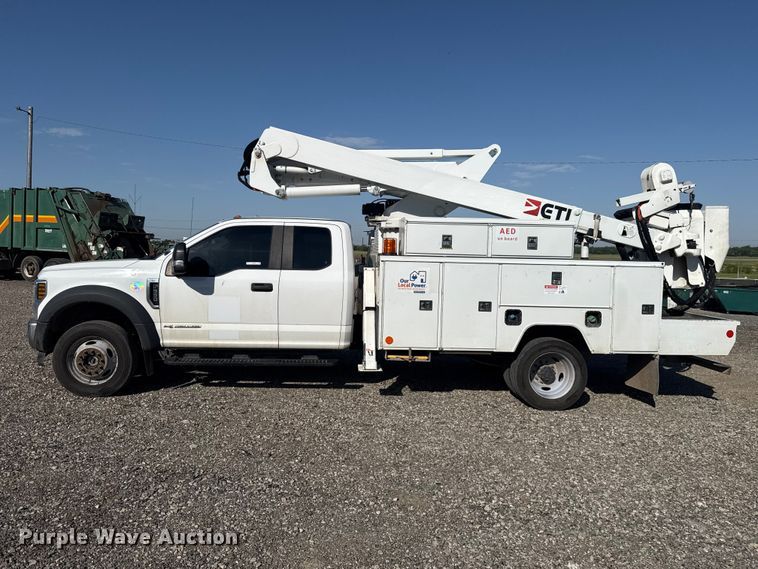 image for item ET6164 2019 Ford F550 Super Duty XL bucket truck