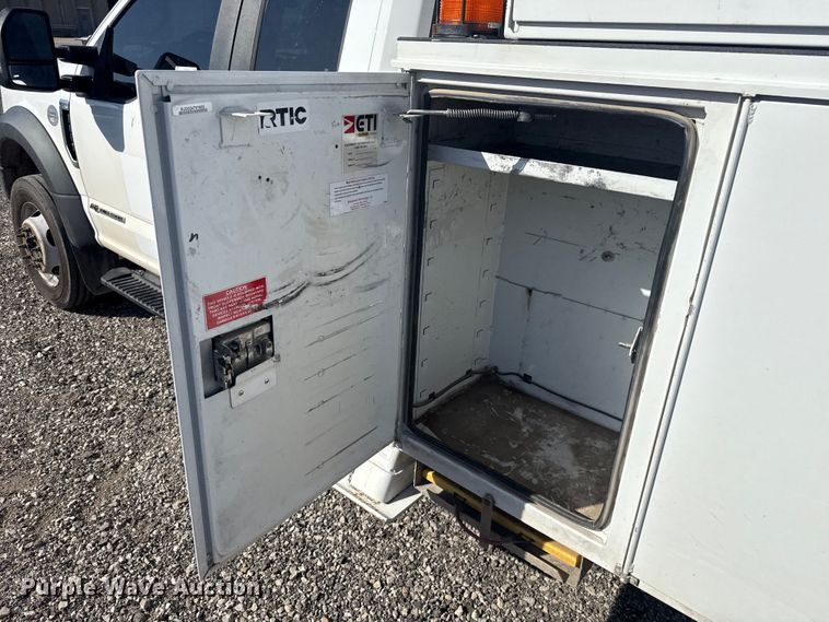 image for item ET6164 2019 Ford F550 Super Duty XL bucket truck