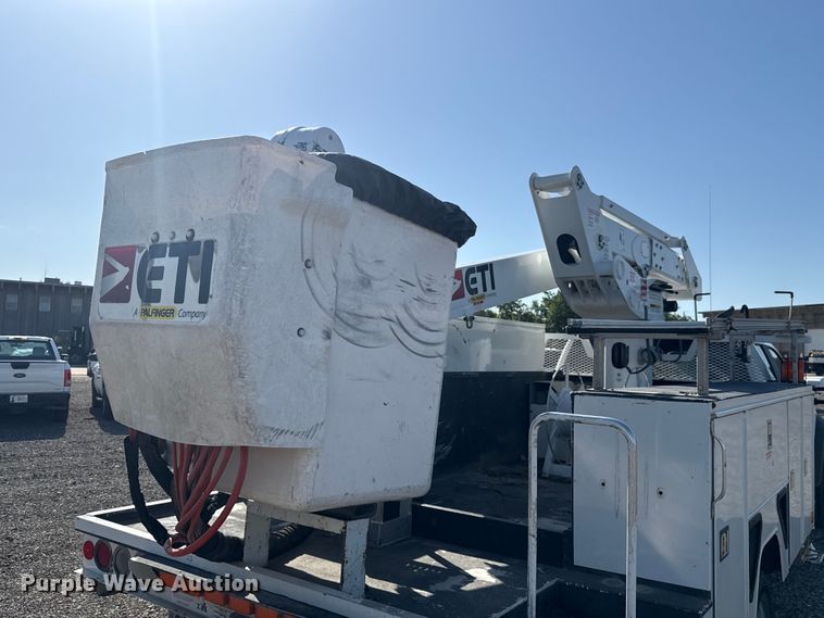 image for item ET6164 2019 Ford F550 Super Duty XL bucket truck