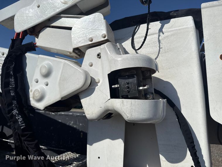 image for item ET6164 2019 Ford F550 Super Duty XL bucket truck