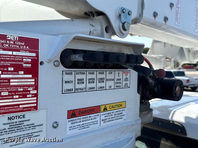 image for item ET6164 2019 Ford F550 Super Duty XL bucket truck