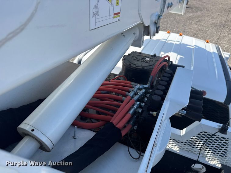 image for item ET6164 2019 Ford F550 Super Duty XL bucket truck