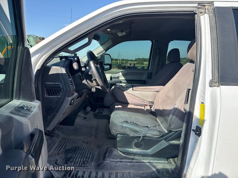 image for item ET6164 2019 Ford F550 Super Duty XL bucket truck