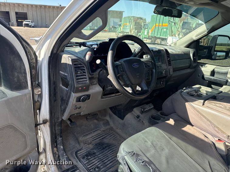 image for item ET6164 2019 Ford F550 Super Duty XL bucket truck