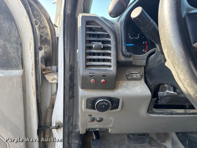 image for item ET6164 2019 Ford F550 Super Duty XL bucket truck