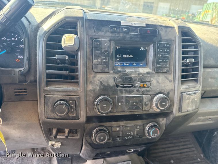 image for item ET6164 2019 Ford F550 Super Duty XL bucket truck