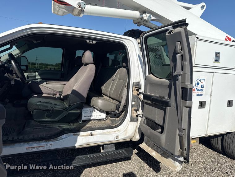 image for item ET6164 2019 Ford F550 Super Duty XL bucket truck