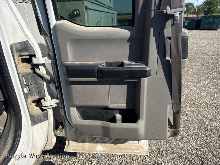 image for item ET6164 2019 Ford F550 Super Duty XL bucket truck