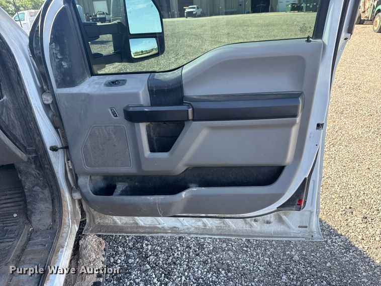 image for item ET6164 2019 Ford F550 Super Duty XL bucket truck