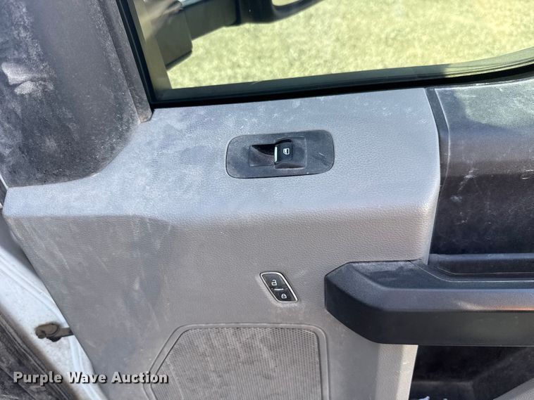 image for item ET6164 2019 Ford F550 Super Duty XL bucket truck