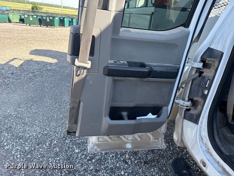 image for item ET6164 2019 Ford F550 Super Duty XL bucket truck