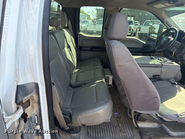 image for item ET6164 2019 Ford F550 Super Duty XL bucket truck