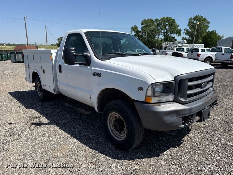 image for item ET6166 2004 Ford F250 Super Duty XL utility bed pickup truck