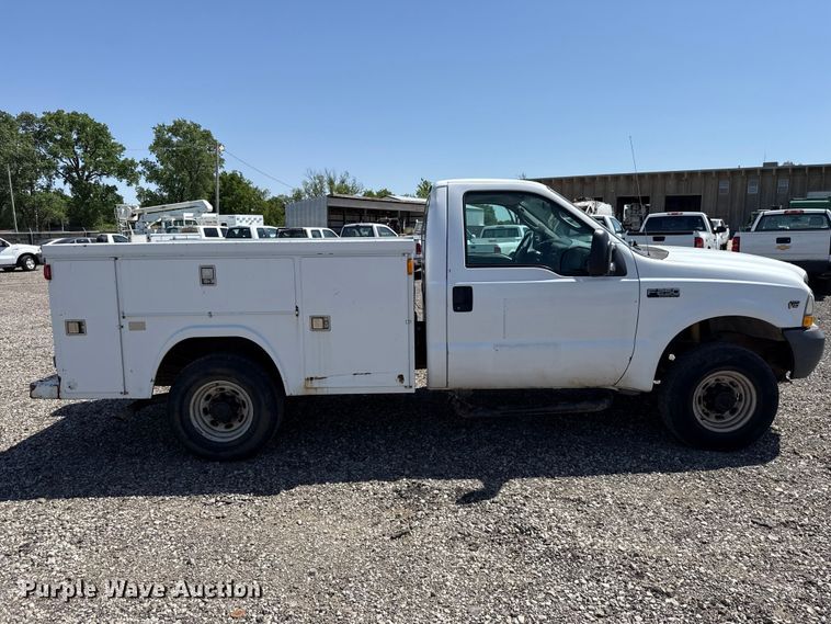 image for item ET6166 2004 Ford F250 Super Duty XL utility bed pickup truck