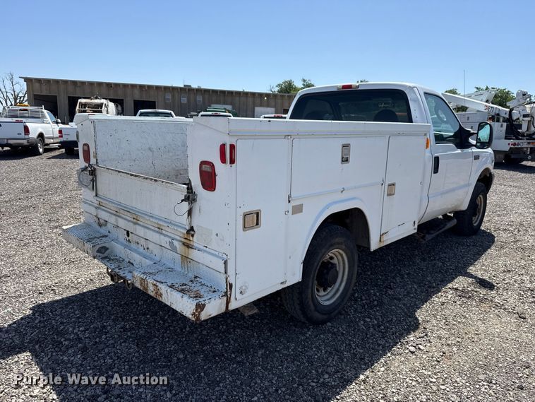 image for item ET6166 2004 Ford F250 Super Duty XL utility bed pickup truck