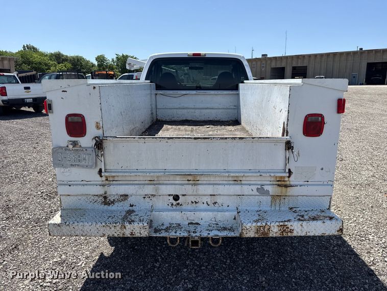 image for item ET6166 2004 Ford F250 Super Duty XL utility bed pickup truck