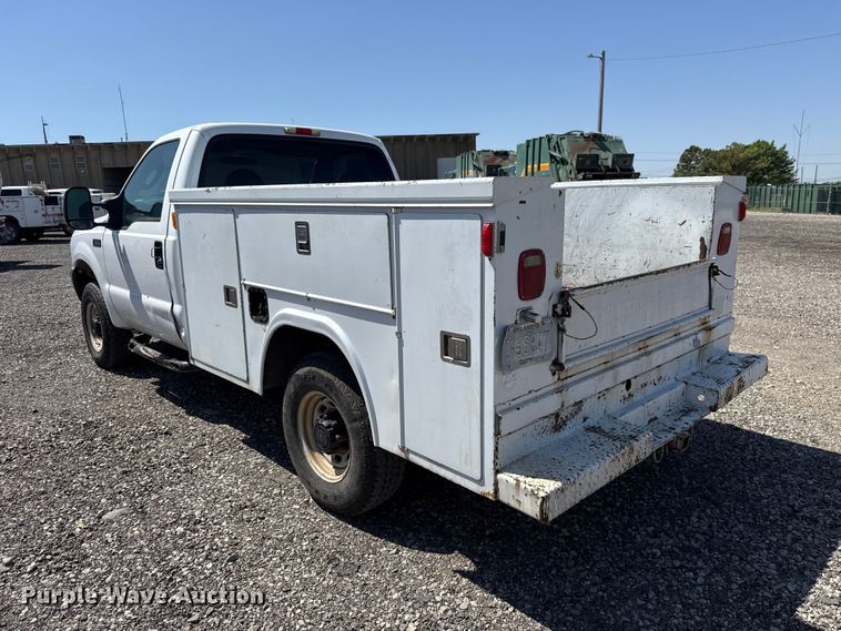 image for item ET6166 2004 Ford F250 Super Duty XL utility bed pickup truck
