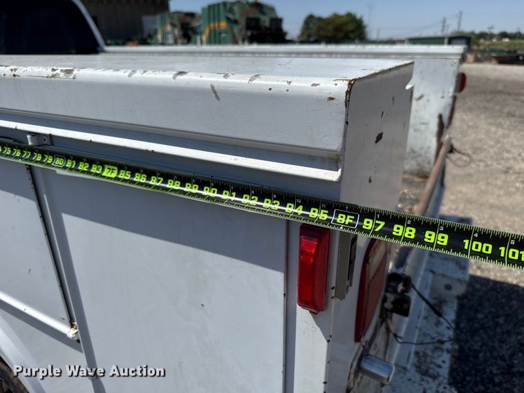 image for item ET6166 2004 Ford F250 Super Duty XL utility bed pickup truck
