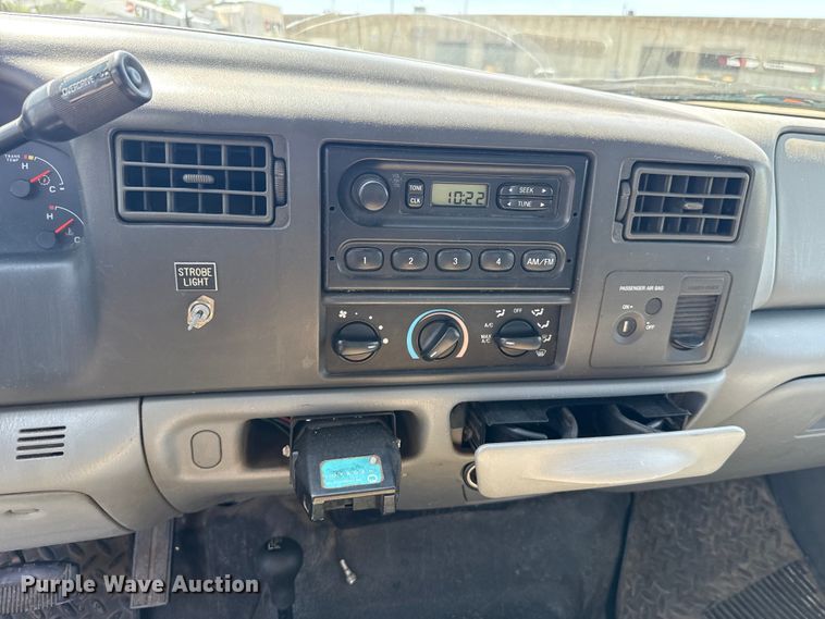 image for item ET6166 2004 Ford F250 Super Duty XL utility bed pickup truck