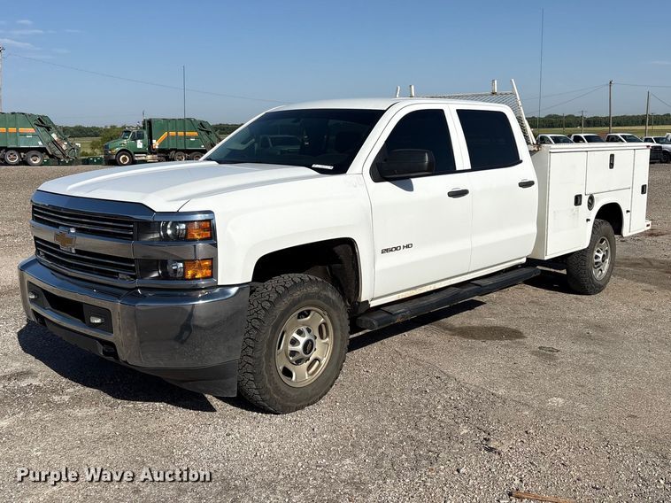 image for item ET6167 2016 Chevrolet Silverado 2500HD Crew Cab utility bed pickup truck