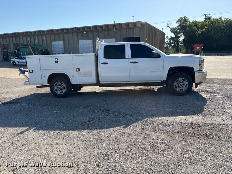 image for item ET6167 2016 Chevrolet Silverado 2500HD Crew Cab utility bed pickup truck