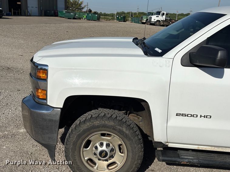image for item ET6167 2016 Chevrolet Silverado 2500HD Crew Cab utility bed pickup truck